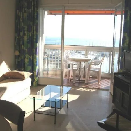 Village St Pierre 1 Апартаменты *